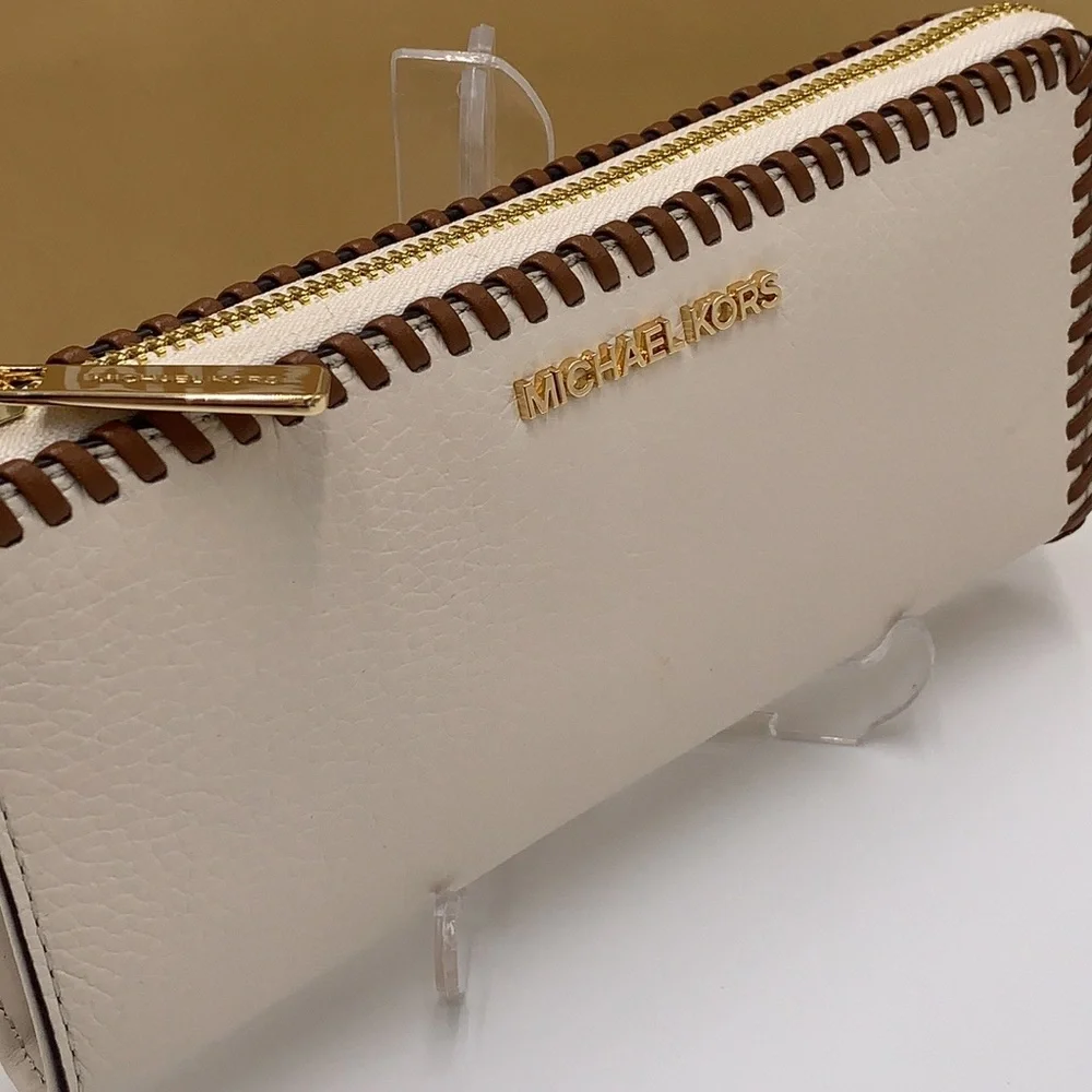 MICHAEL KORS JET SET TRAVEL LARGE THREE QUARTER ZIP WALLET LIGHT CREAM MULTI